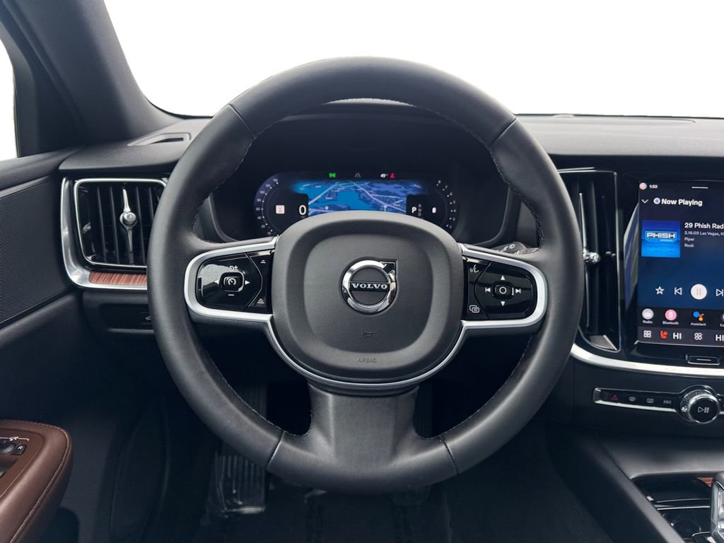 Used 2025 Volvo V60 B5 Cross Country Plus image 13