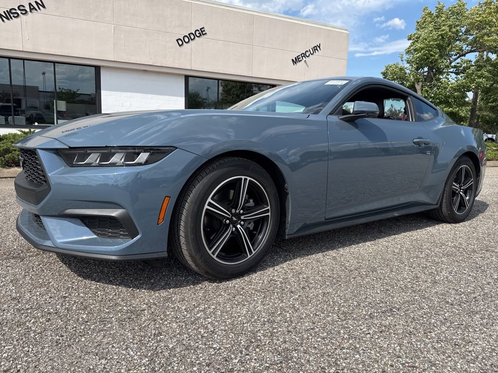 Used 2025 Ford Mustang Premium RWD image 6