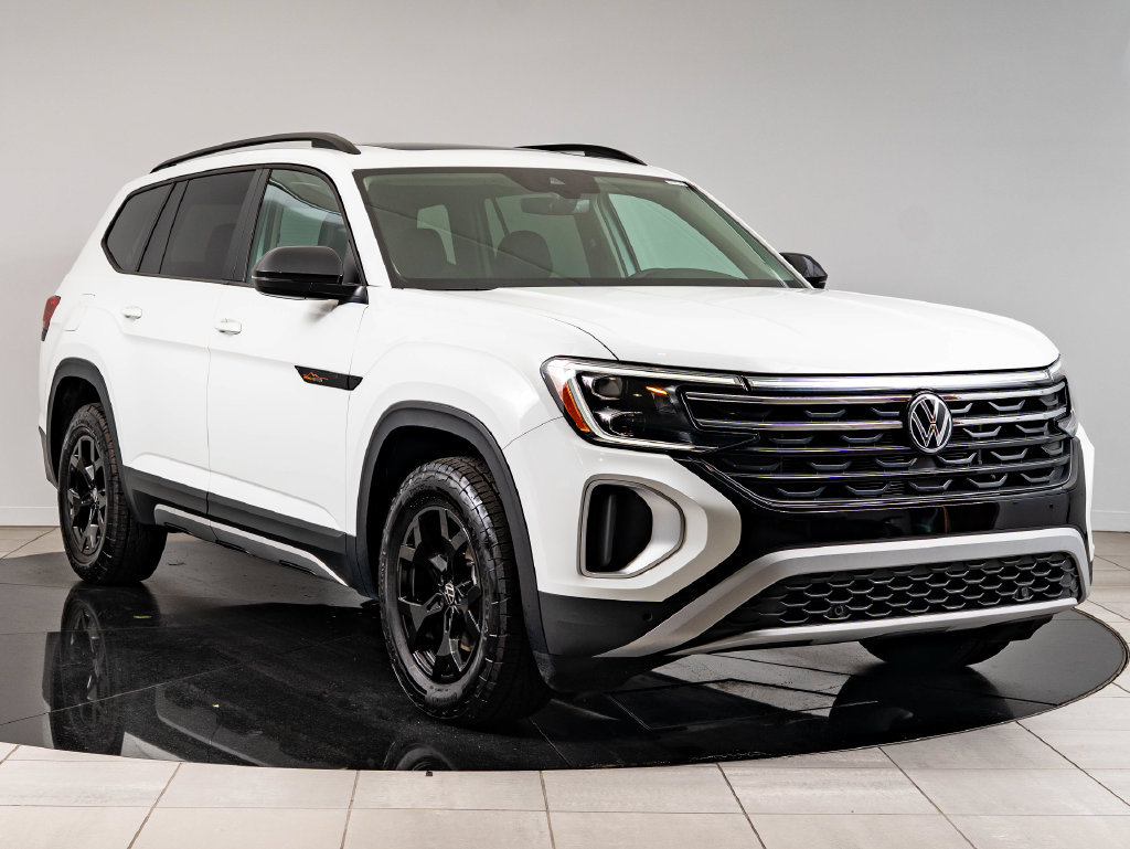 Used 2025 Volkswagen Atlas Peak Edition SE AWD/4WD image 12