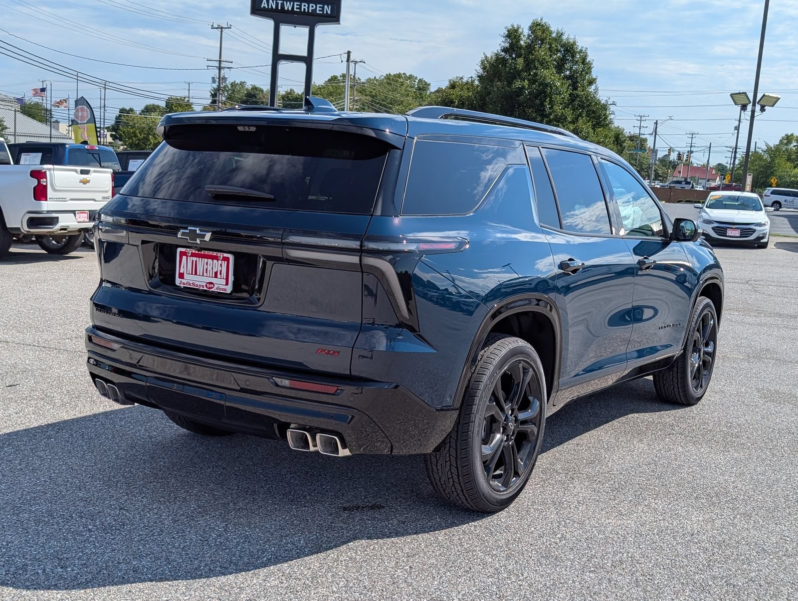New 2027 Chevrolet Traverse RS w/ LPO, Floor Liner Package FWD image 2
