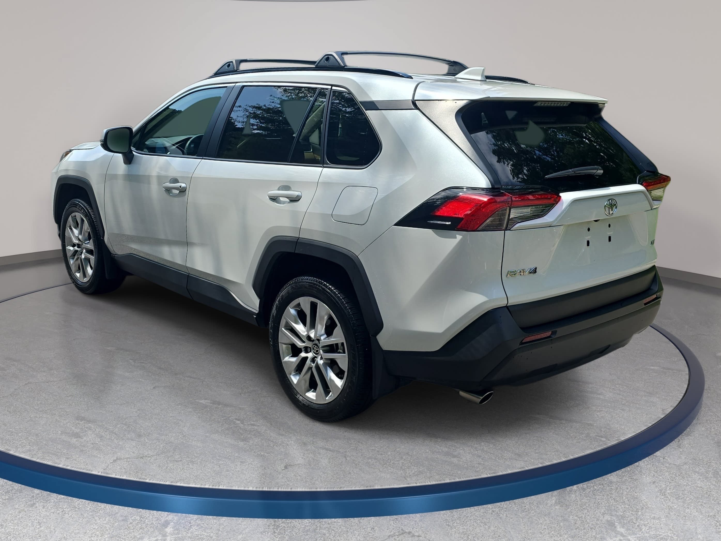 Used 2025 Toyota RAV4 XLE Premium FWD image 7