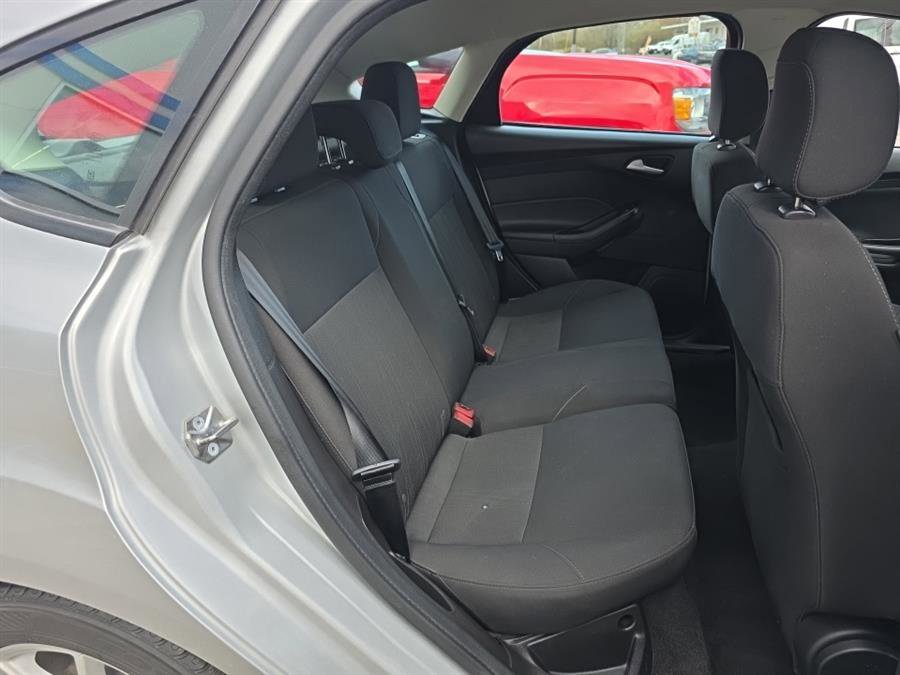 Used 2018 Ford Focus SE image 9