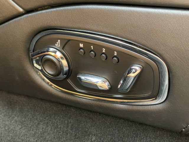 Used 2017 Aston Martin DB11 V12 RWD image 40