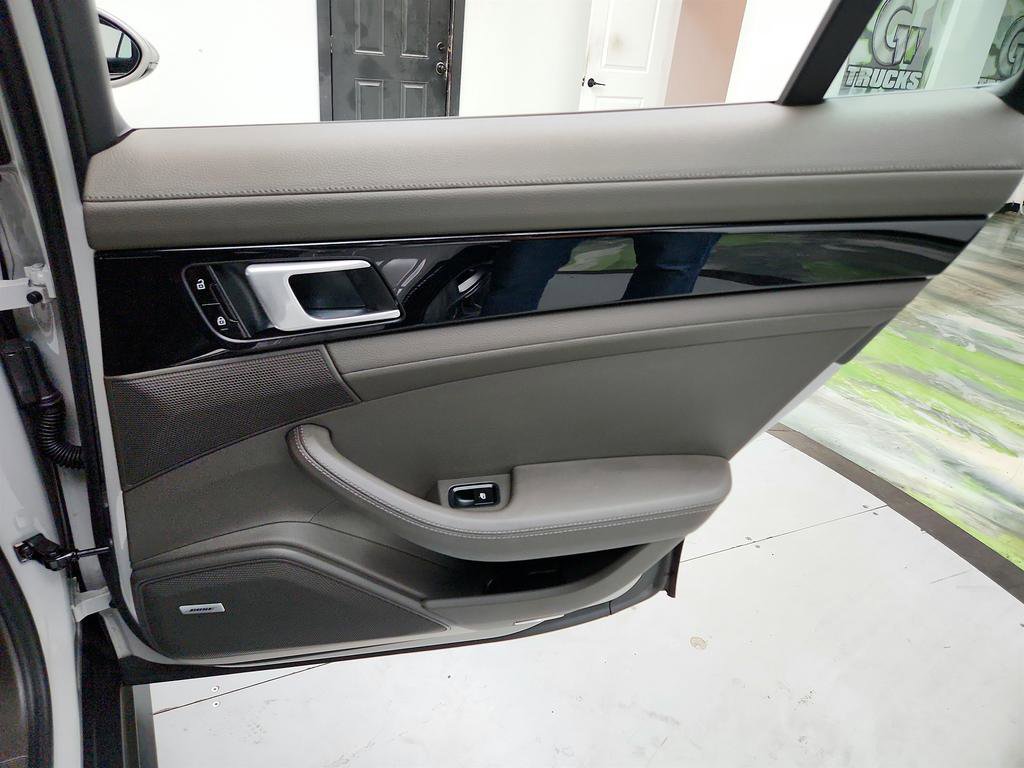 Used 2020 Porsche Panamera 4 image 31