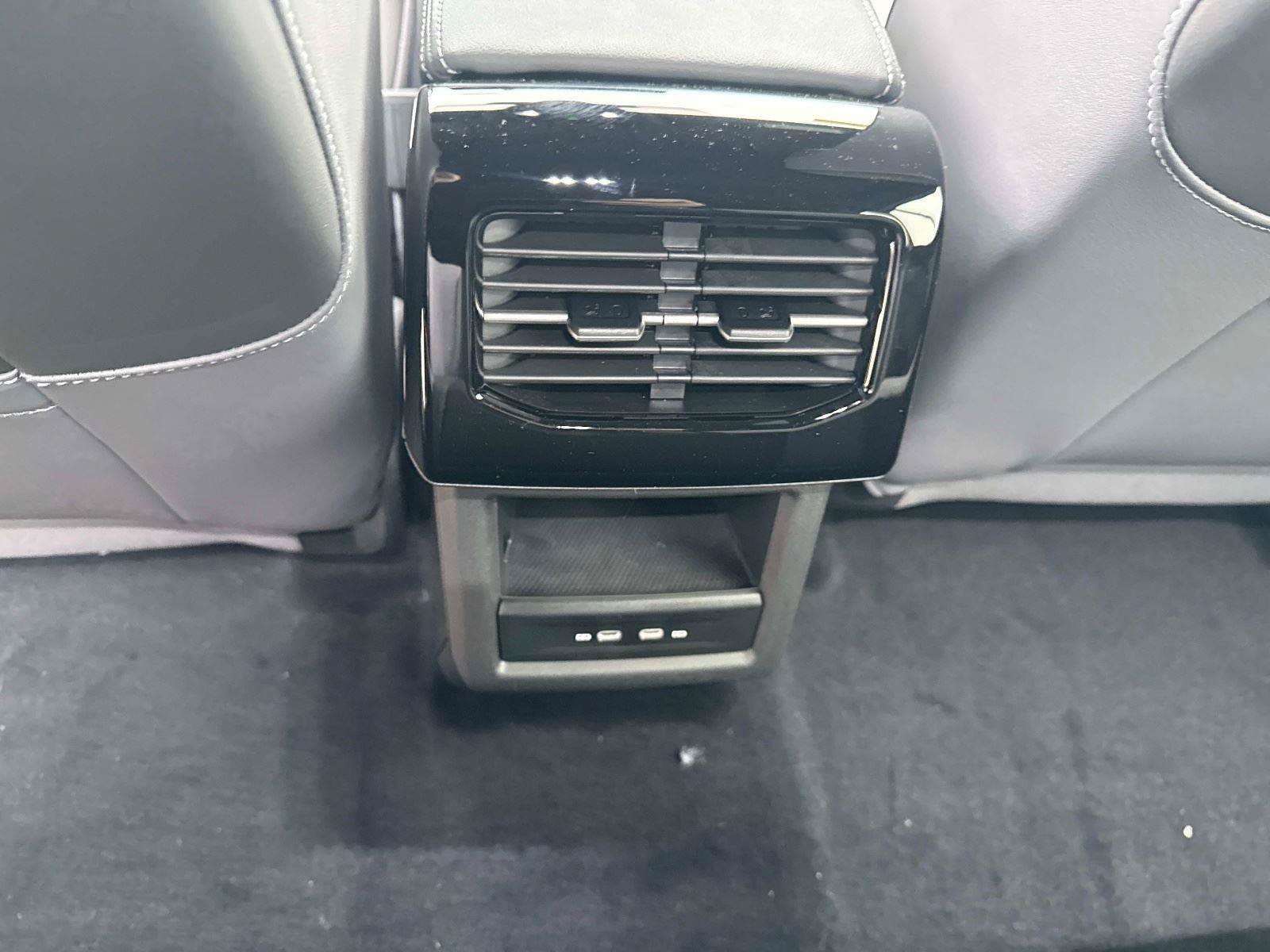 New 2025 Volkswagen ID.4 Pro AWD/4WD image 17