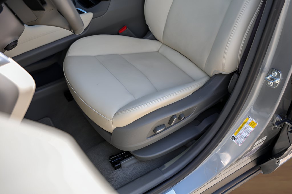 Certified 2025 Cadillac XT6 Premium Luxury FWD image 8