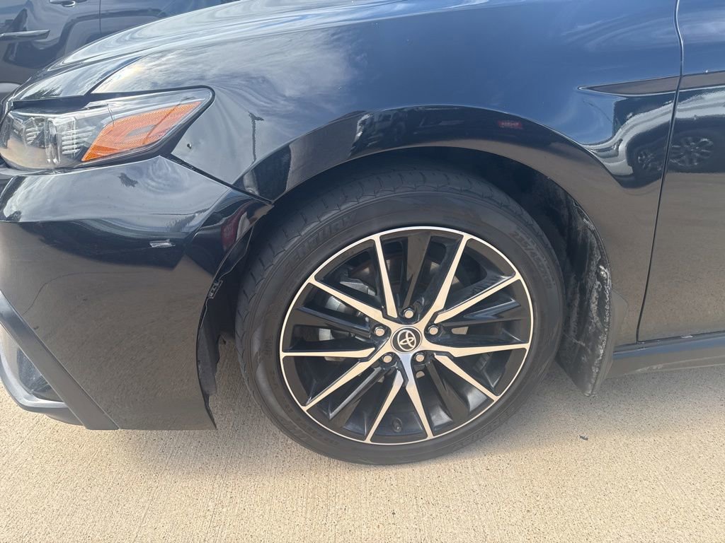 Used 2021 Toyota Camry SE FWD image 2