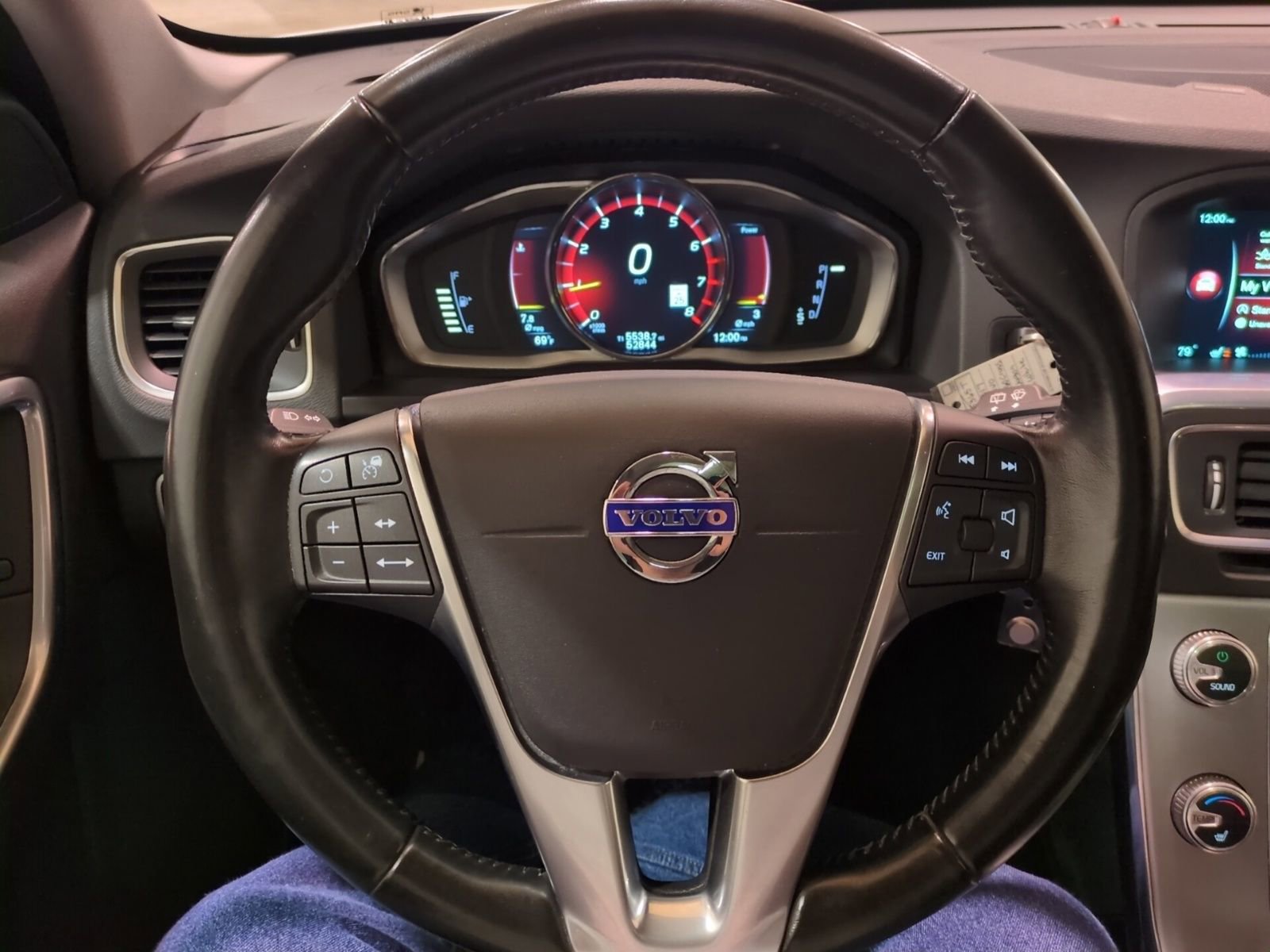 Used 2017 Volvo V60 T5 Cross Country Platinum w/ Climate Package image 19