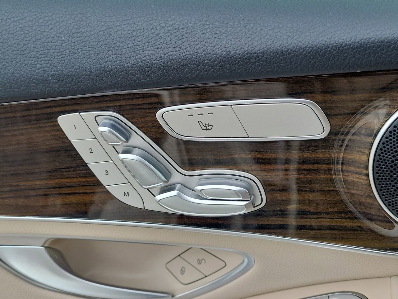 Used 2022 Mercedes-Benz GLC 300 image 23