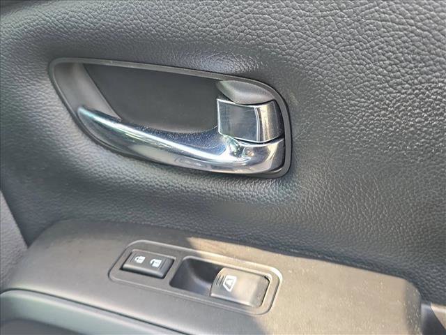 Used 2018 Nissan Titan SV w/ SV Convenience Package image 23