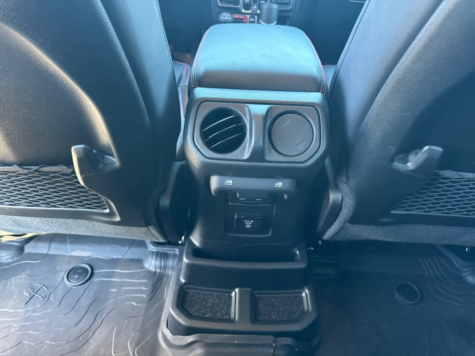 Used 2025 Jeep Wrangler Unlimited Rubicon AWD/4WD image 28