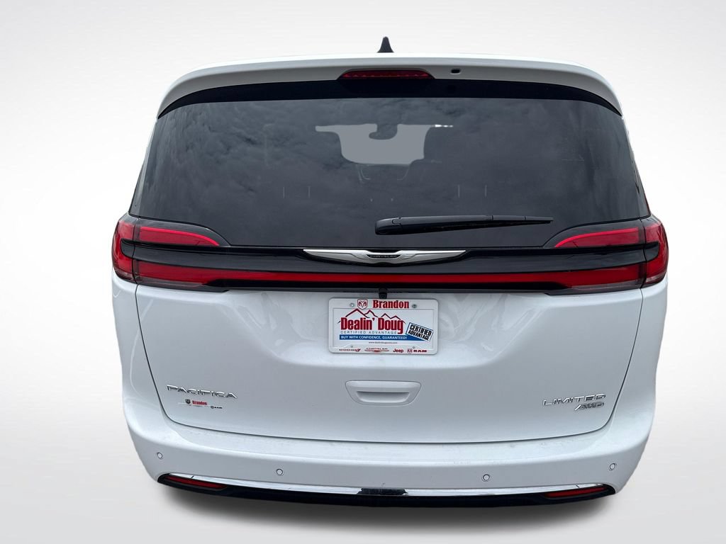 Used 2026 Chrysler Pacifica Limited AWD/4WD image 4