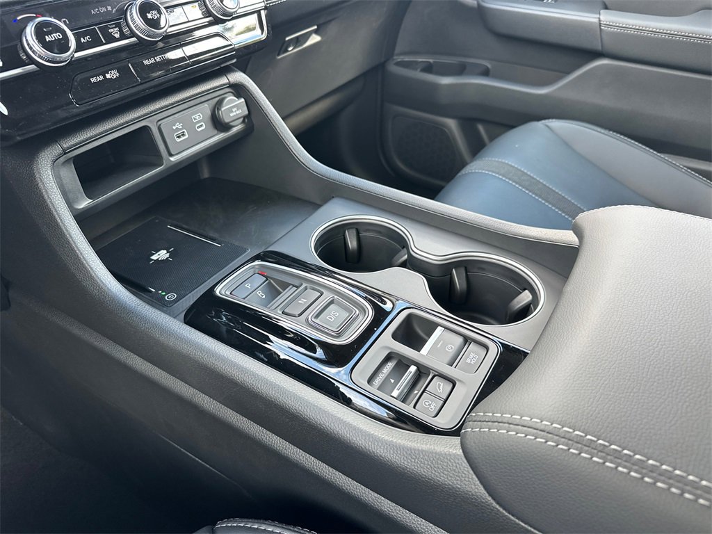 New 2025 Honda Pilot Touring image 31