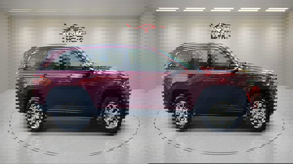 Used 2023 Jeep Grand Cherokee Limited image 6