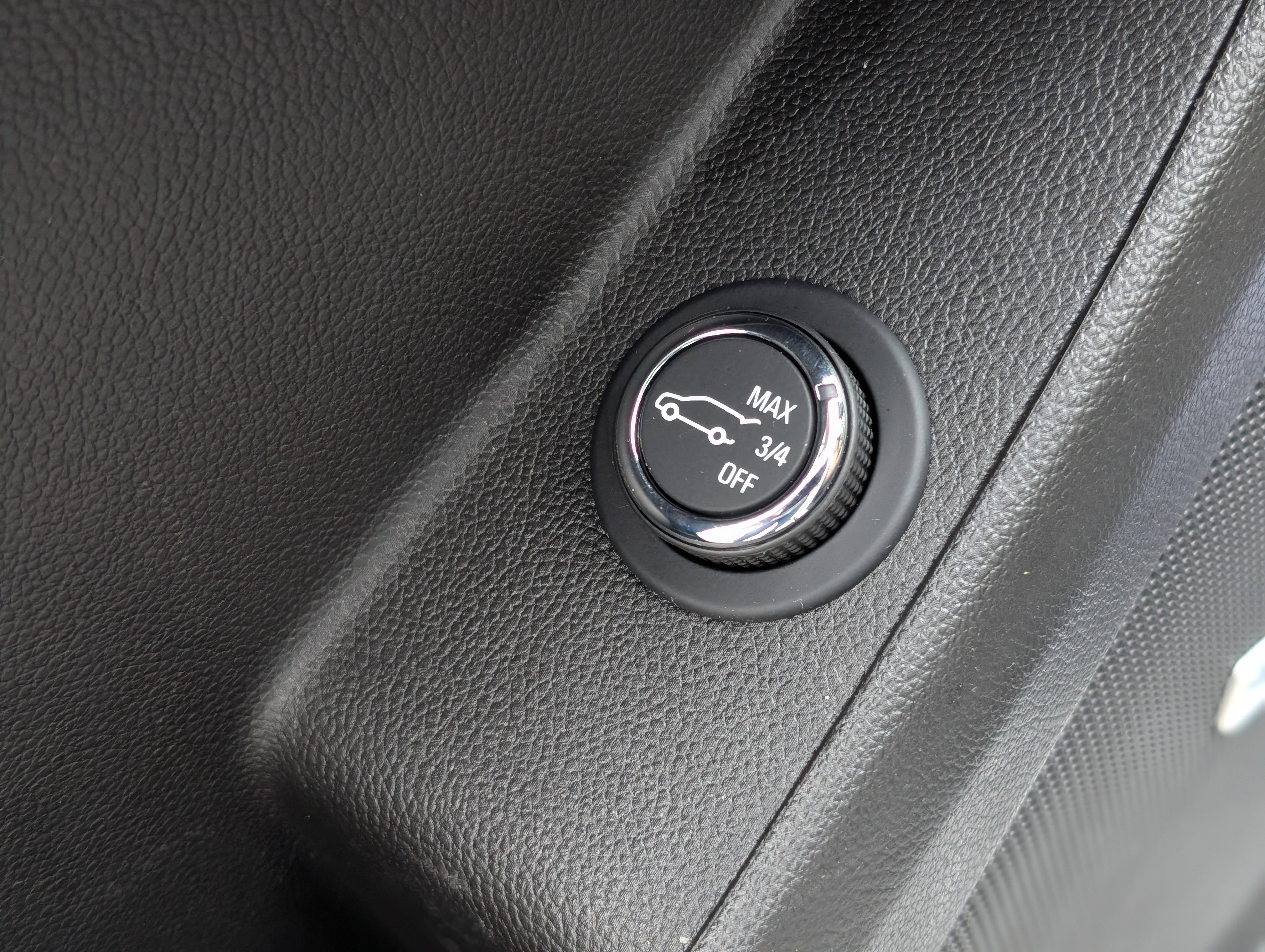 Used 2023 Chevrolet Traverse Premier image 36