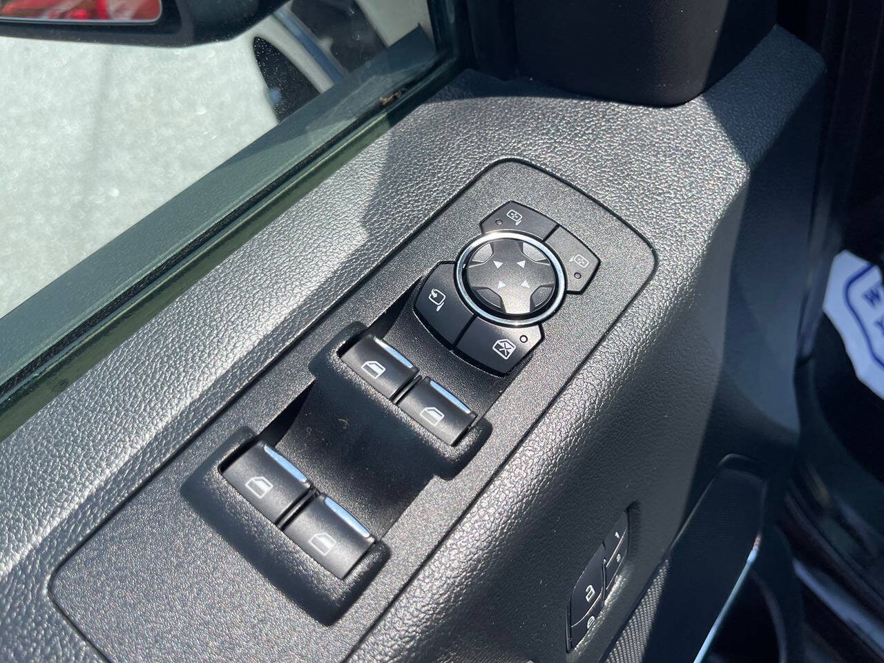 Used 2015 Ford F150 Lariat AWD/4WD image 21
