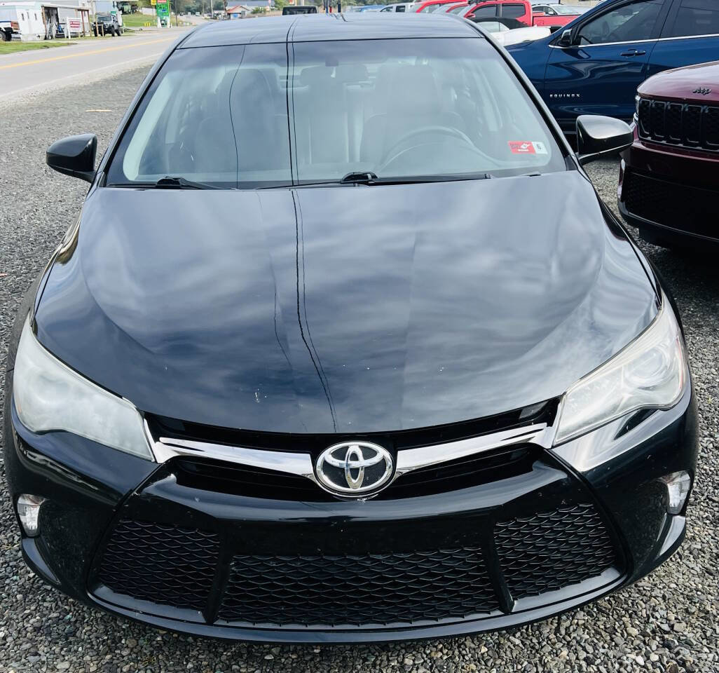 Used 2017 Toyota Camry SE image 2