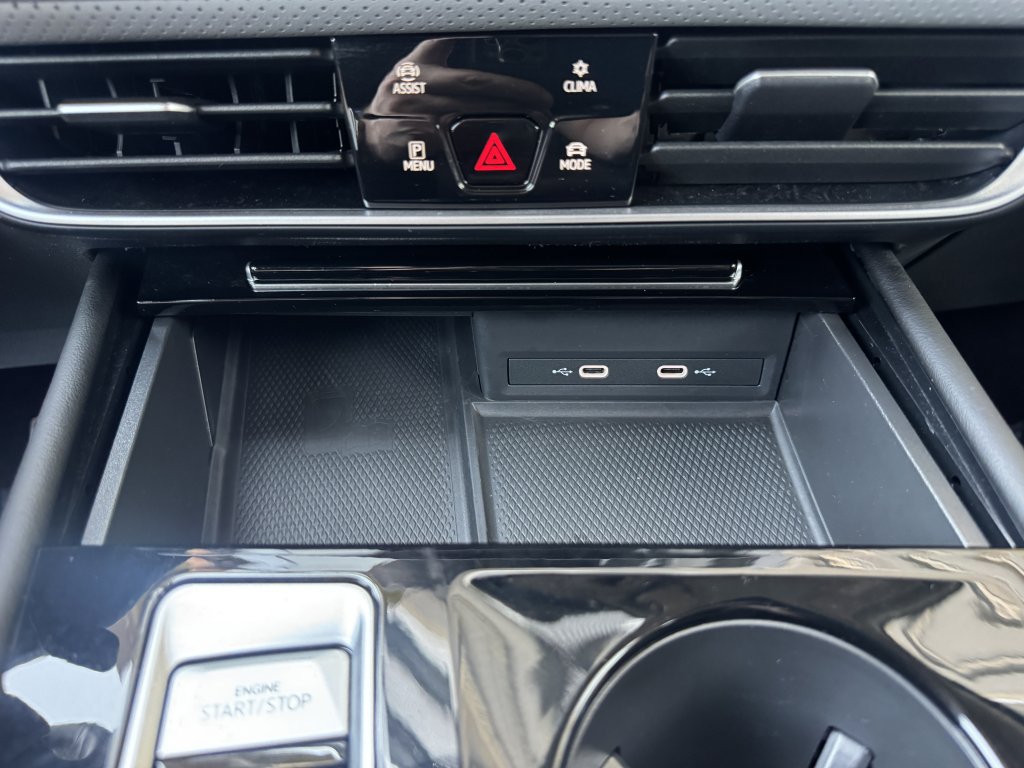 Used 2024 Volkswagen Atlas Peak Edition SE AWD/4WD image 22