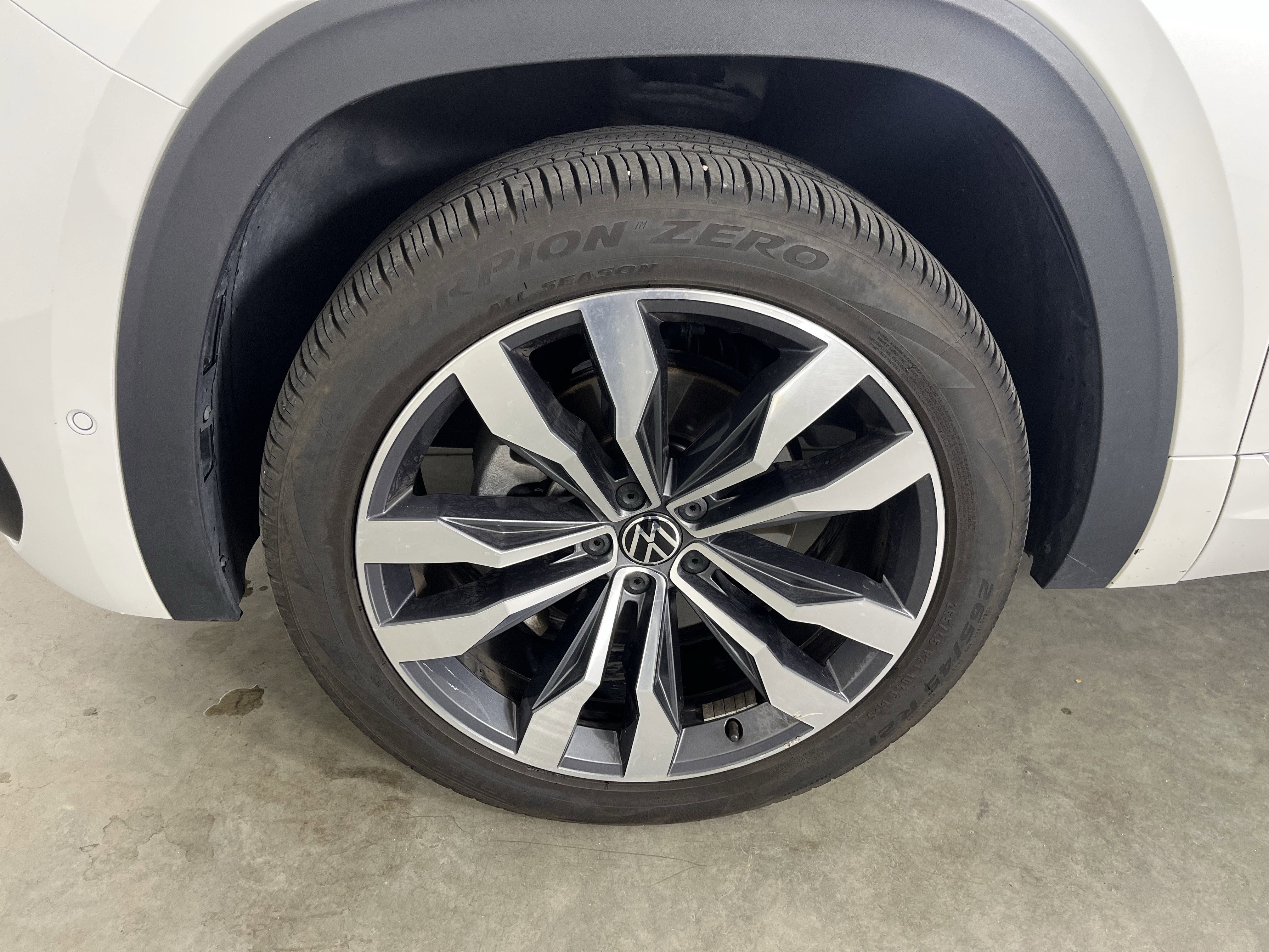 Used 2023 Volkswagen Atlas Cross Sport SEL Premium R-Line image 25