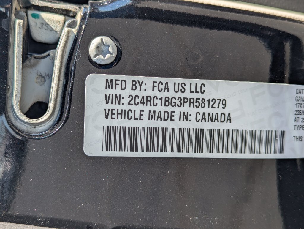 Used 2023 Chrysler Pacifica Touring-L FWD image 38