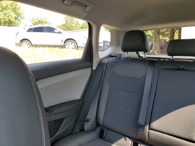 Certified 2024 Volkswagen Taos SE FWD image 10