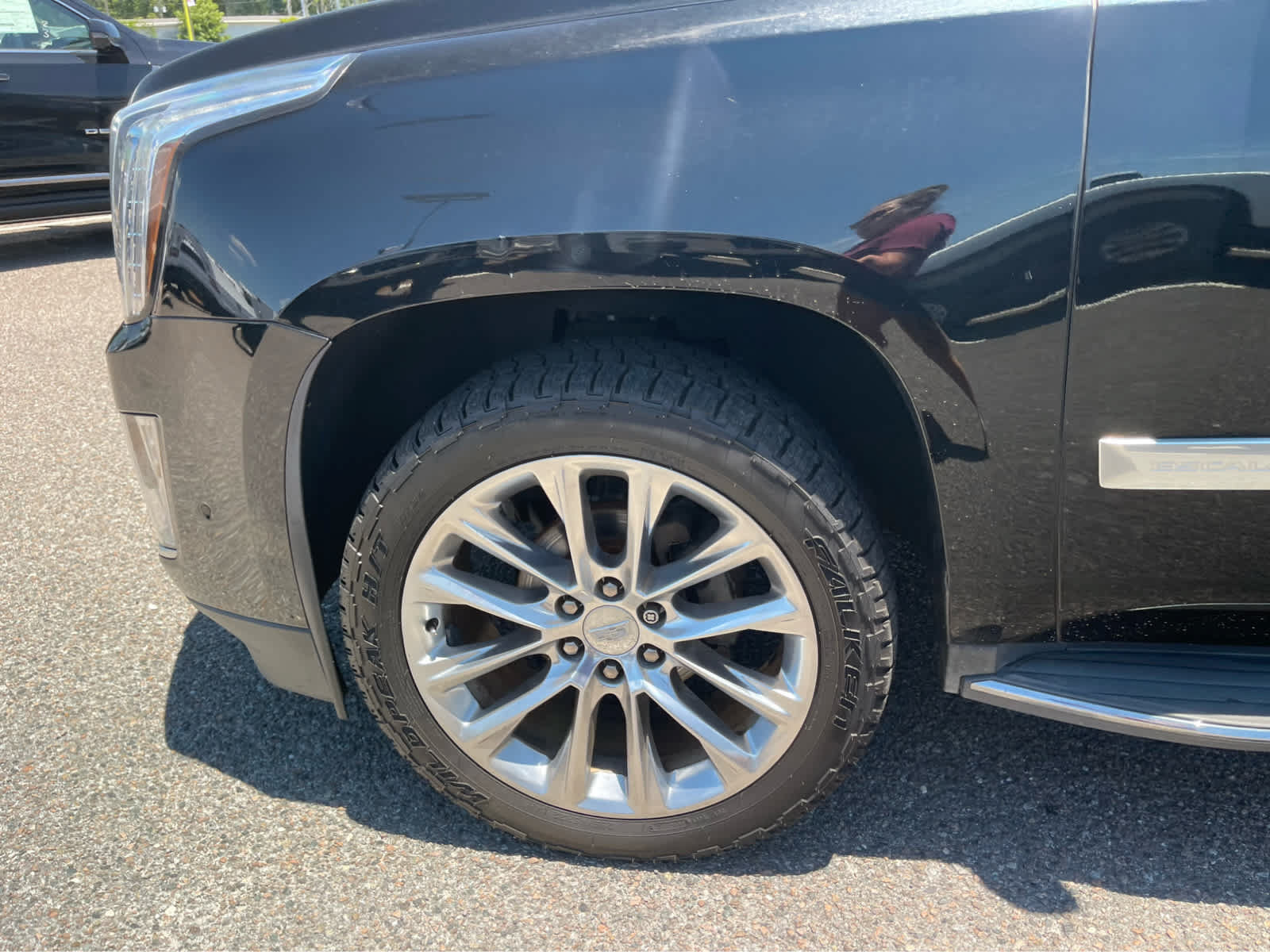 Used 2017 Cadillac Escalade Premium Luxury AWD/4WD image 18