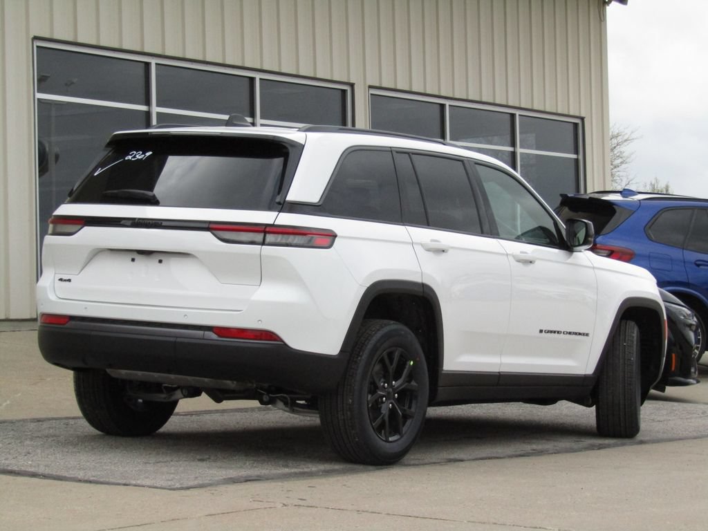 New 2026 Jeep Grand Cherokee Altitude AWD/4WD image 3