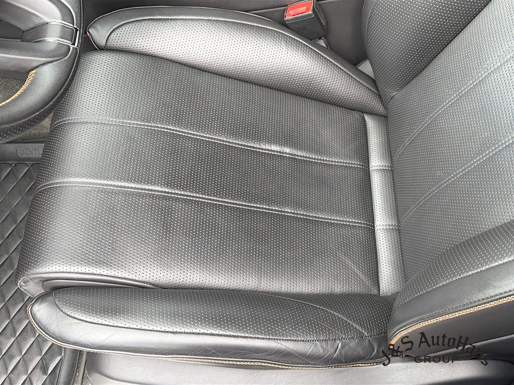 Used 2022 Bentley Bentayga AWD/4WD image 24