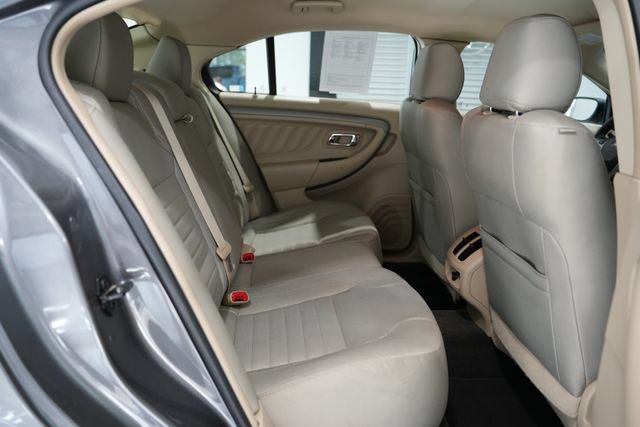 Used 2014 Ford Taurus SE FWD image 15