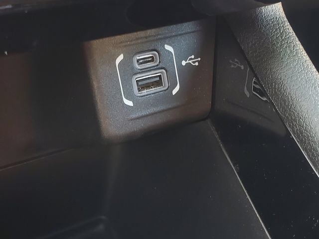 Used 2023 Jeep Compass Limited w/ Sun and Sound Group AWD/4WD image 18