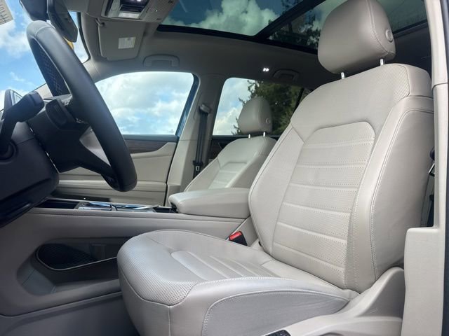 Used 2025 Volkswagen Atlas SEL image 9