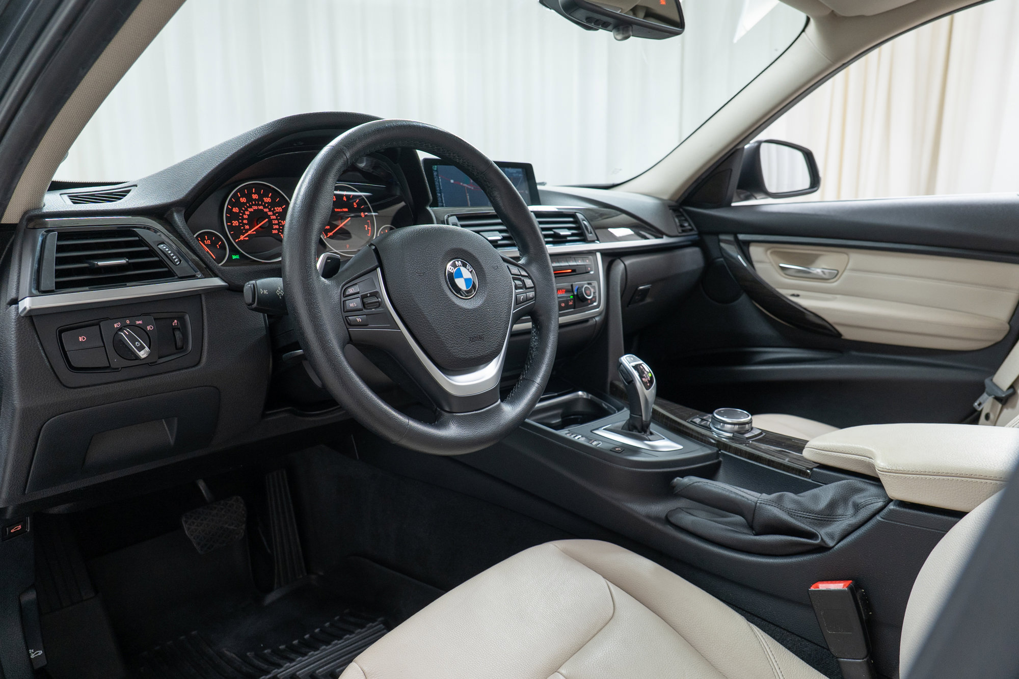 Used 2015 BMW 328i xDrive Wagon image 12