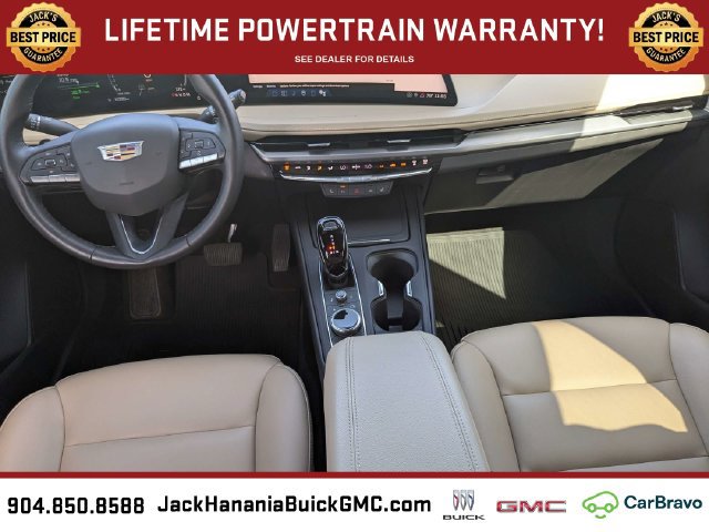 Used 2024 Cadillac XT4 Luxury w/ Cold Weather Package FWD image 15