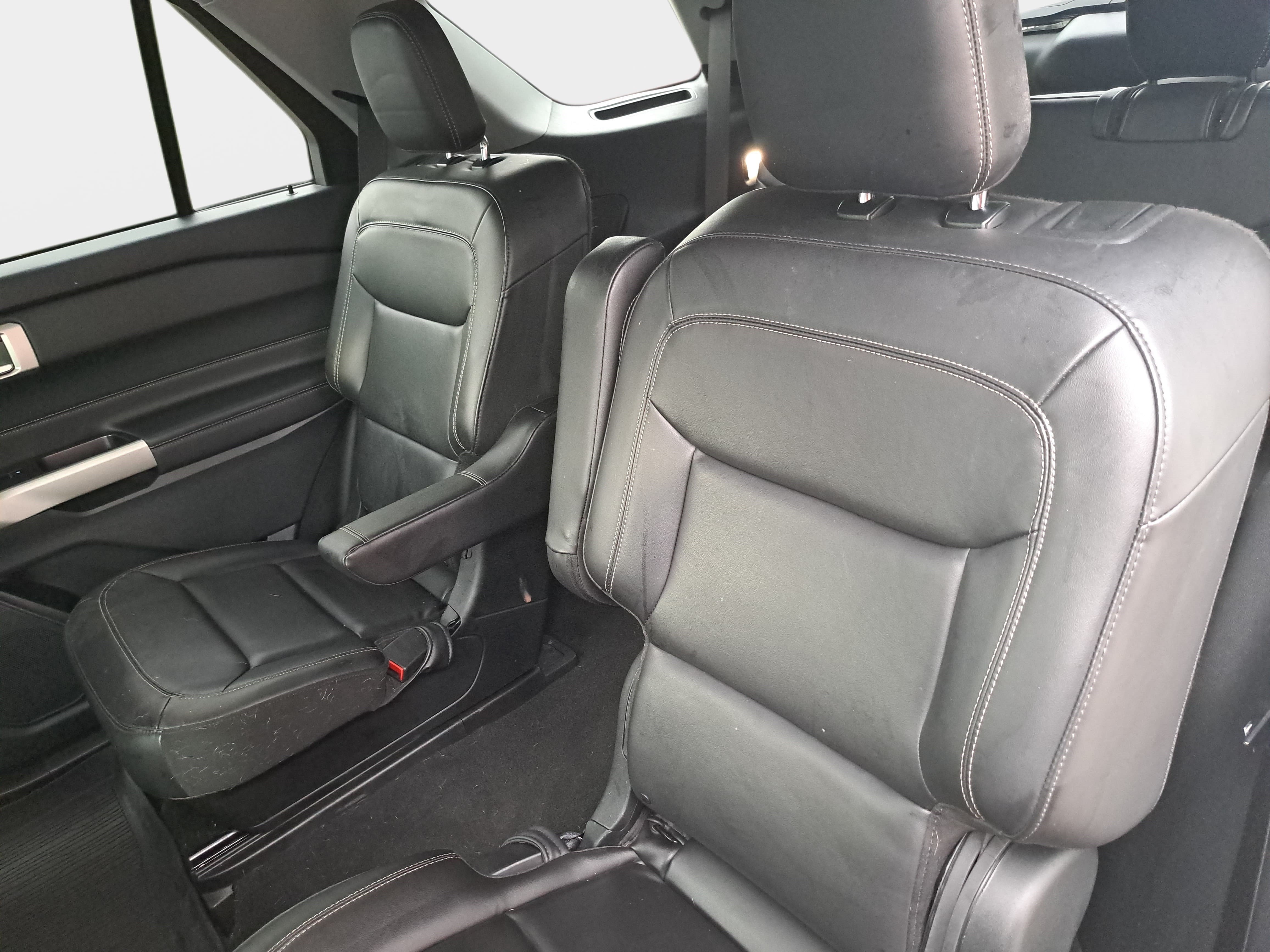 Used 2023 Ford Explorer XLT w/ Equipment Group 202A RWD image 15