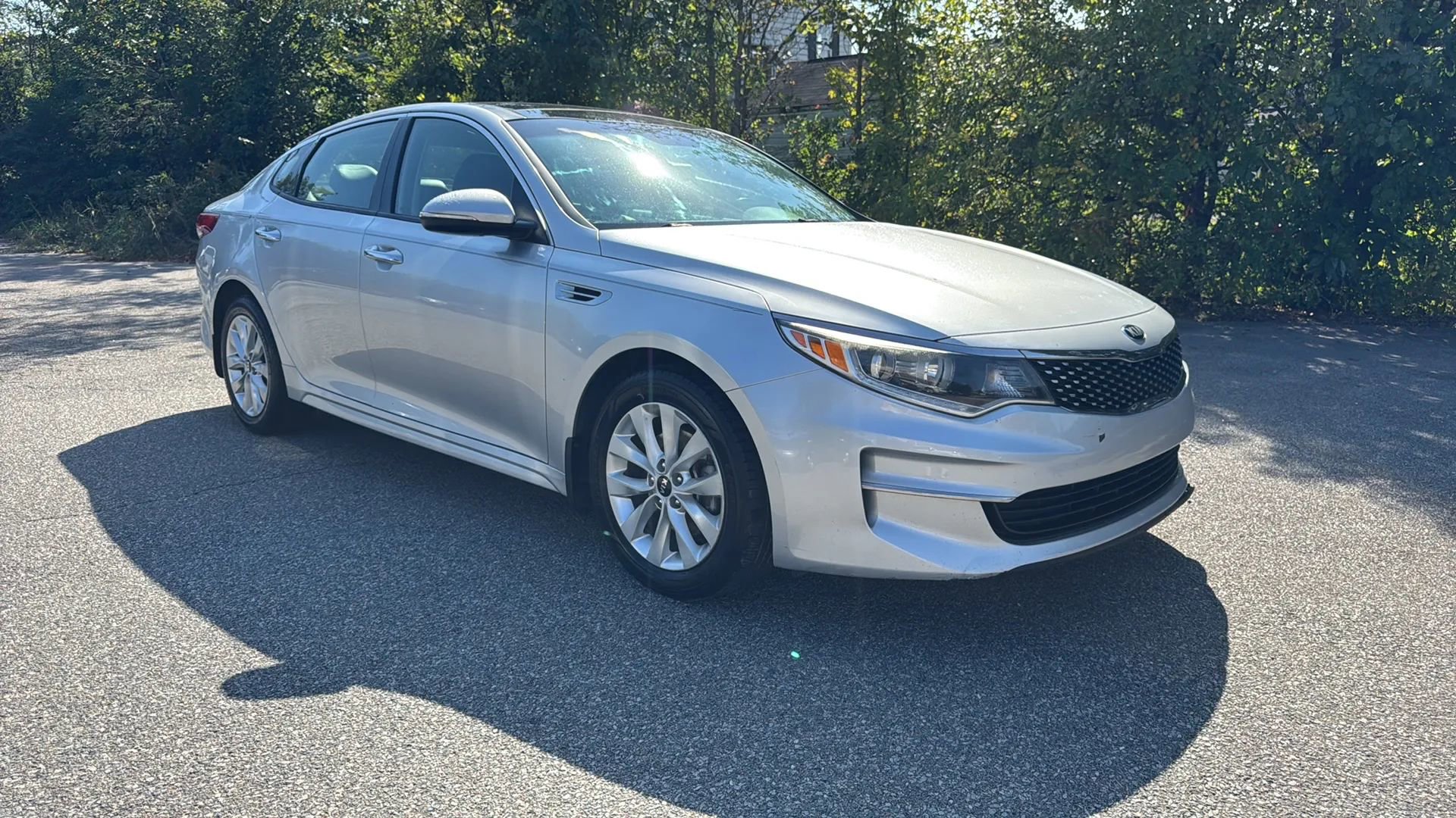 Used 2018 Kia Optima EX w/ Premium Package image 3