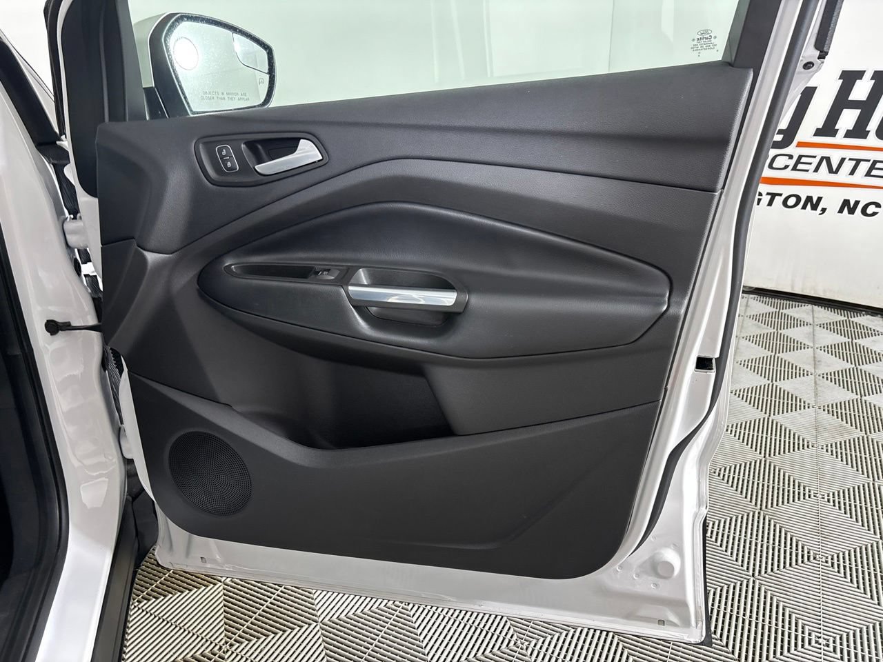 Used 2019 Ford Escape Titanium FWD image 29