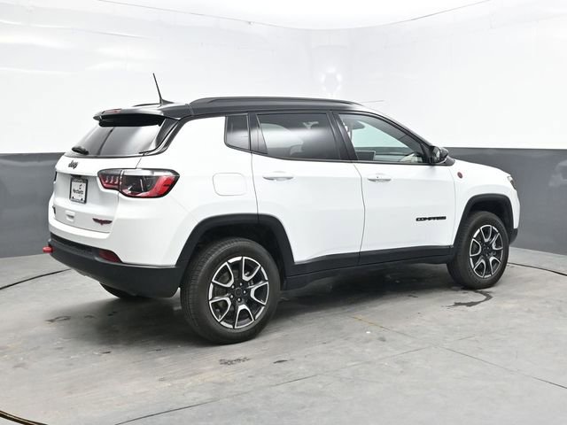 Used 2025 Jeep Compass Trailhawk AWD/4WD image 7