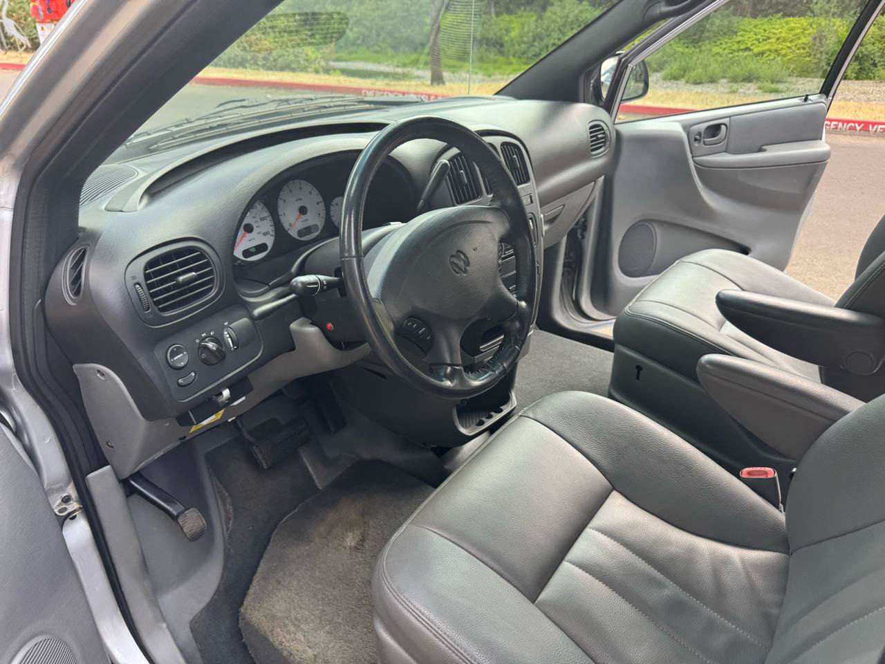 Used 2004 Dodge Grand Caravan SXT w/ Premium Group FWD image 19