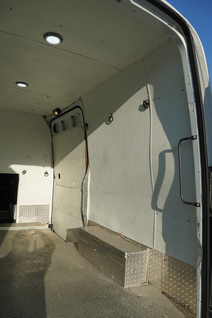 Used 2020 Freightliner Sprinter 2500 RWD image 24