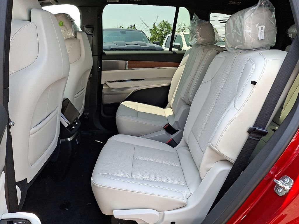 New 2026 Cadillac Vistiq Sport image 9