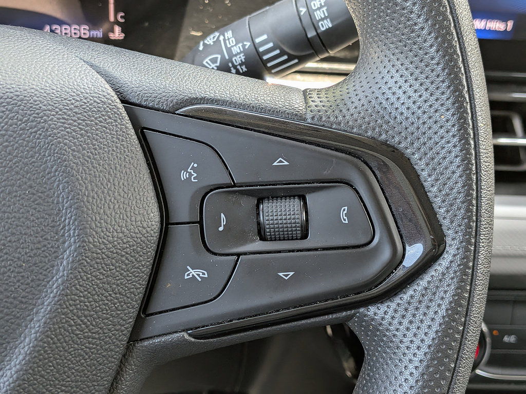 Used 2025 Chevrolet TrailBlazer LT AWD/4WD image 43
