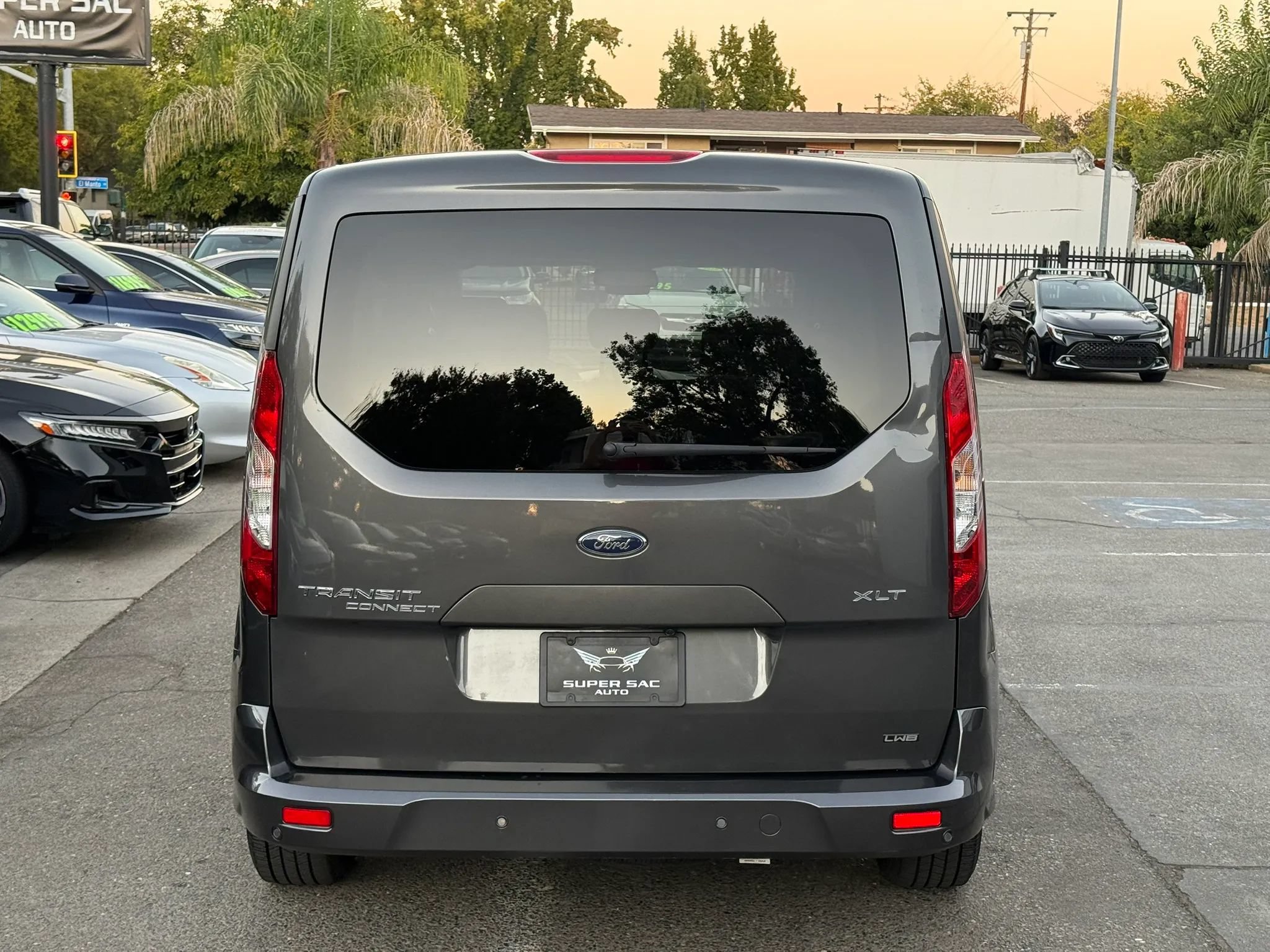 Used 2023 Ford Transit Connect XLT FWD image 5