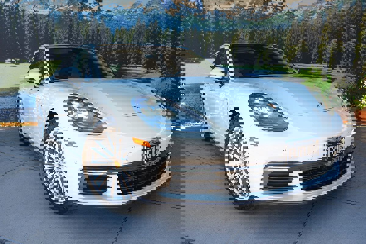 Used 2017 Porsche Panamera image 3