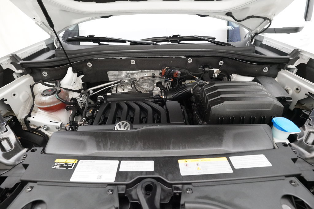 Used 2022 Volkswagen Atlas Cross Sport SEL Premium R-Line AWD/4WD image 3