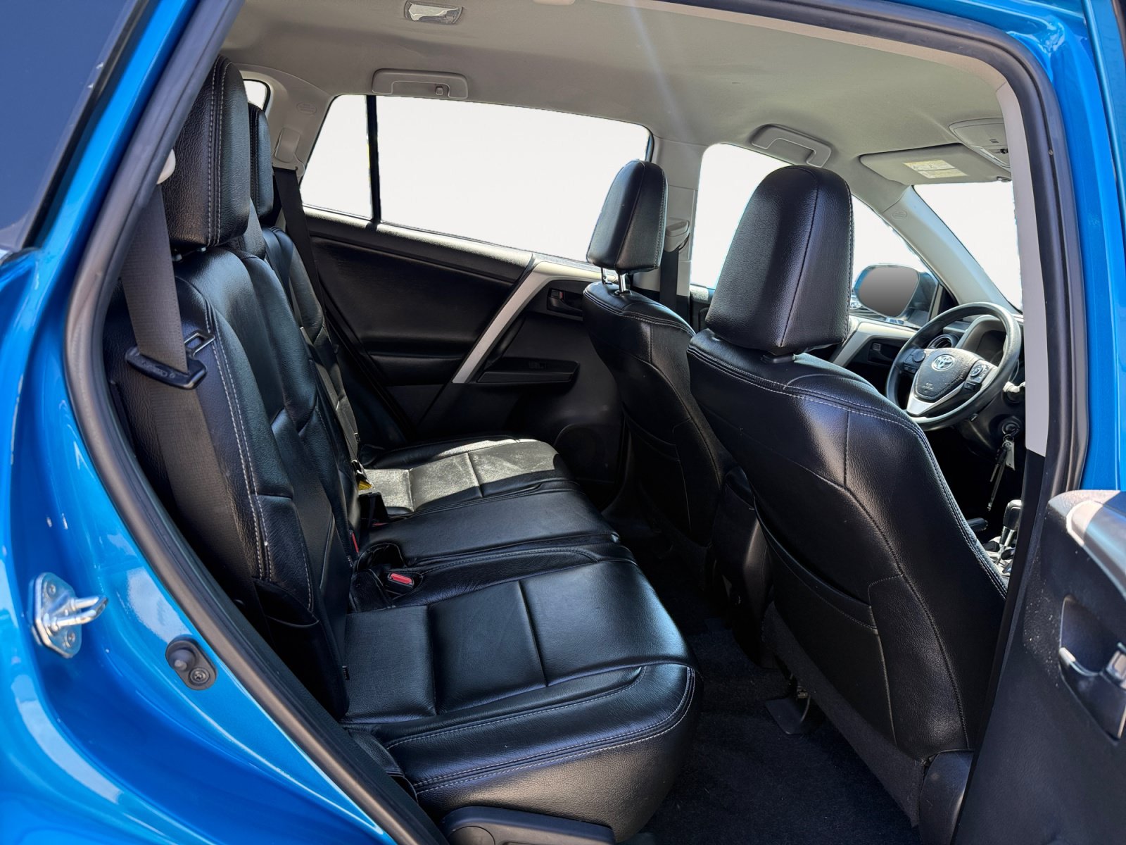 Used 2018 Toyota RAV4 LE w/ All Weather Liner Package FWD image 18