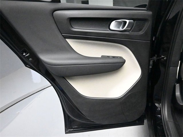 Used 2025 Volvo XC40 B5 Ultra image 24