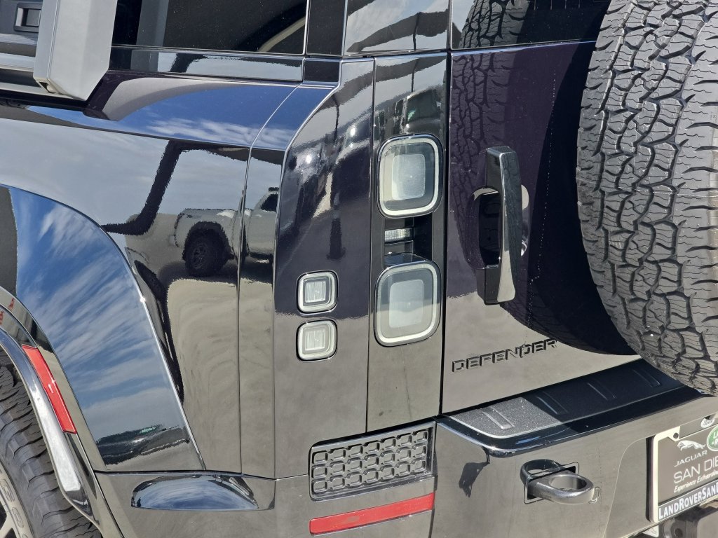 New 2026 Land Rover Defender 110 OCTA AWD/4WD image 13