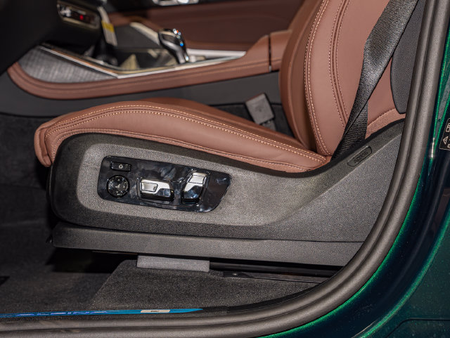 New 2026 BMW ALPINA XB7 AWD/4WD image 15