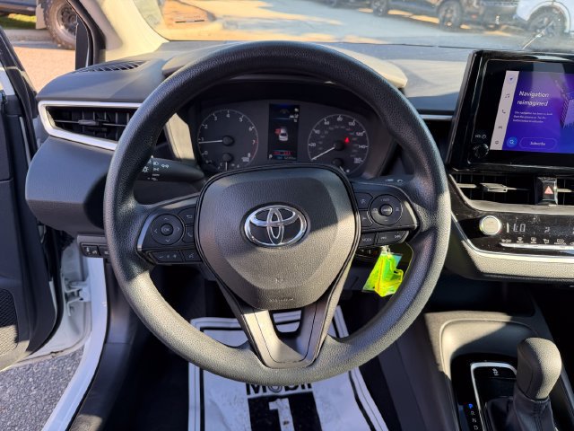 Used 2025 Toyota Corolla LE FWD image 18