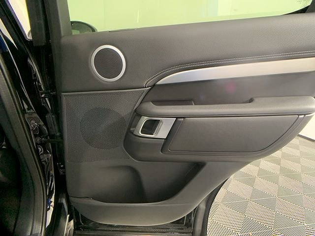 Certified 2025 Land Rover Discovery Dynamic SE image 28